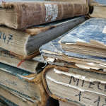 Stos starych książek Skanowanie wielkoformatowe